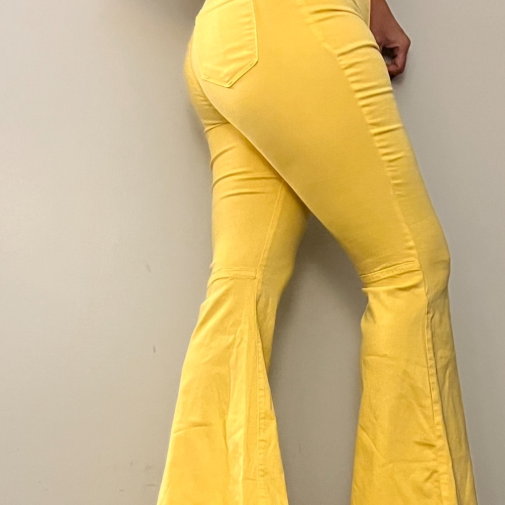 Yellow stretchy jeans high waisted flare jeans super comfy gives dandelion vibes